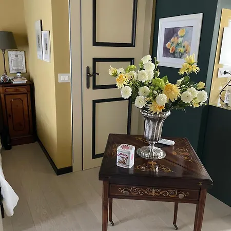 La Fontana Tra I Tetti - *